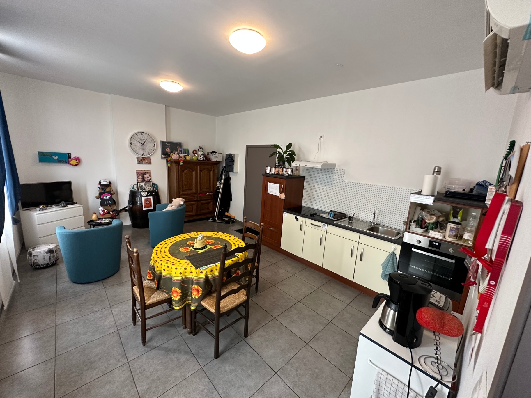 Studios de la Renaissance — pièce à vivre conviviale